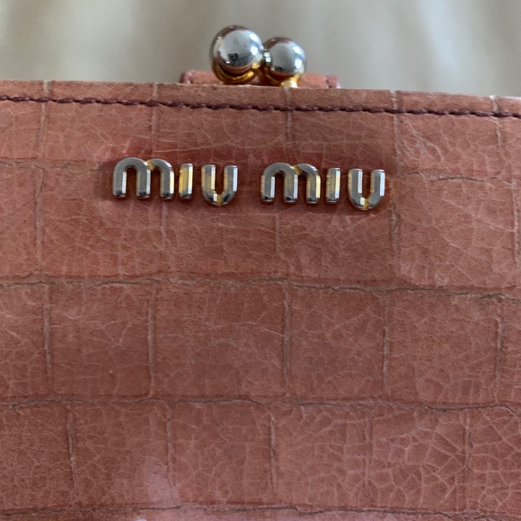 Miu Miu Croc Embossed Leather Twisted Lock Wallet - Picture 15 of 16